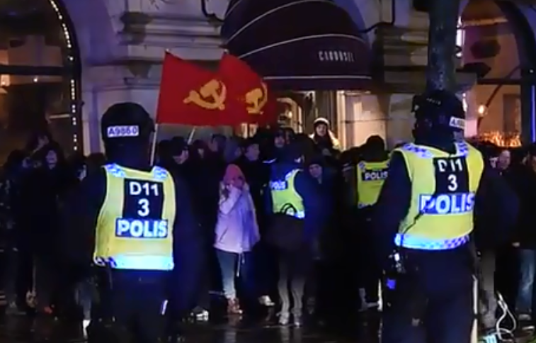Fascisternas lilla fackeltåg genomfört med poliseskort