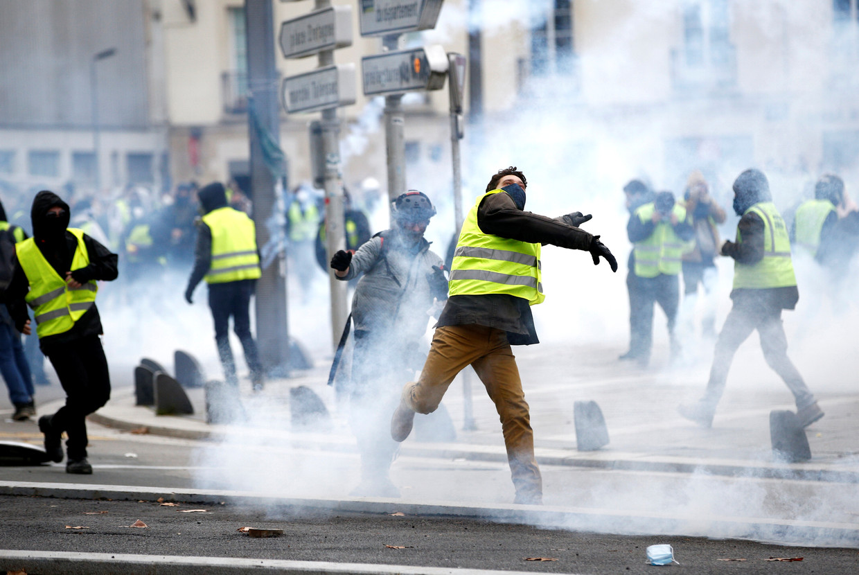 Video: 140 gripna. Protesterna fortsätter i Frankrike