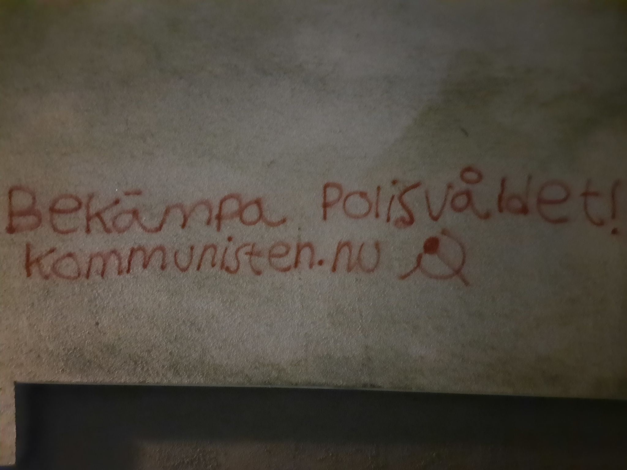 Väggmålningar i Växjö belyser polisens senaste skjutningar