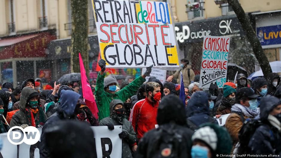 Frankrike: 140 000 ute på gatorna